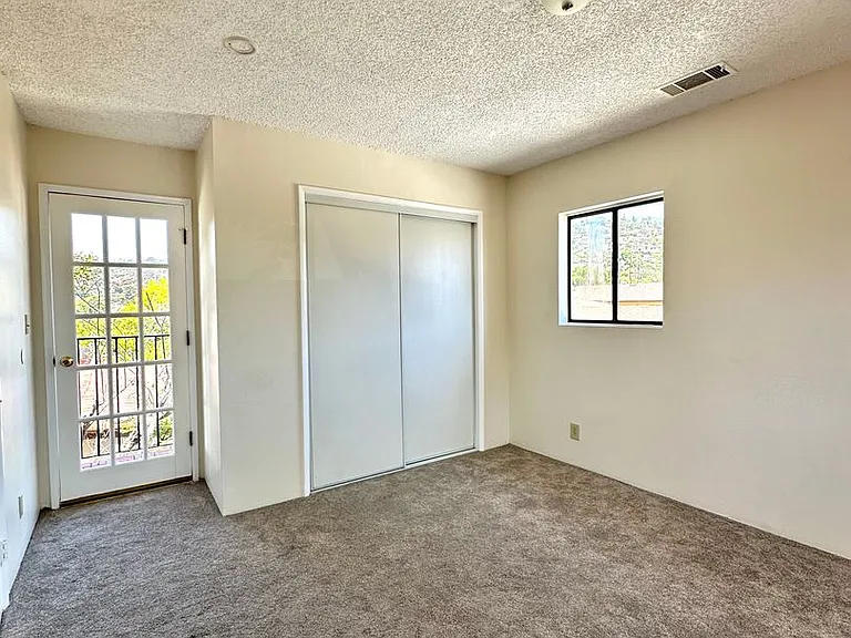 1009 E Haley St — Photo 20