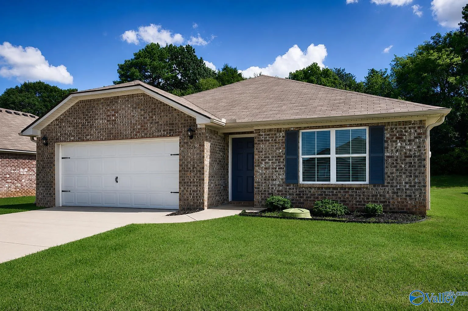 5 bed, 2.5 bath, 1955 sqft, $2,700 — Photo 3