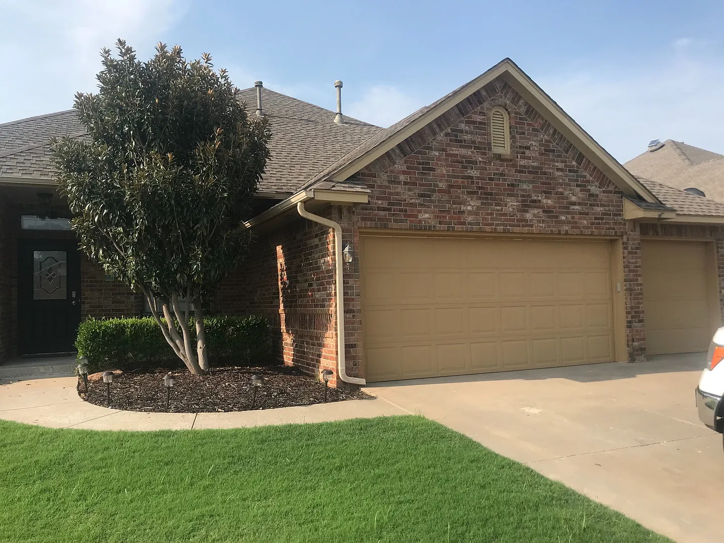 Beautiful Home + Braden Park Addition + 4 bedrooms + Deer Creek Schools — Photo 2
