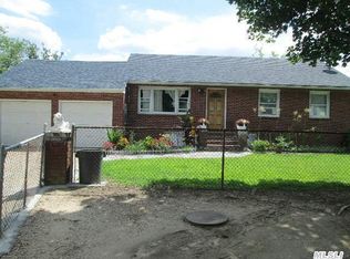 14 Inchcape Rd, Bay Shore, NY 11706