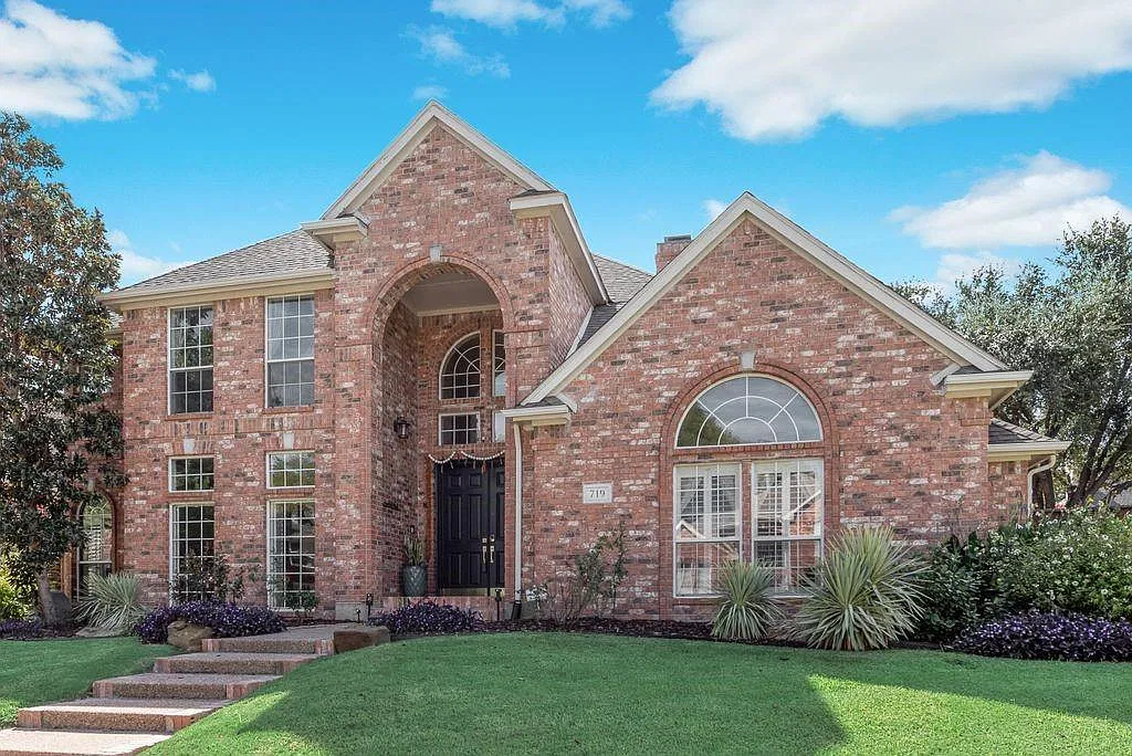 5 bed, 4.0 bath, 3557 sqft, $3,850 — Photo 2