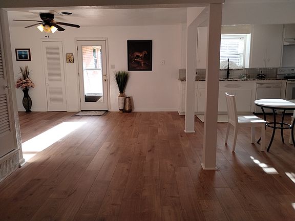 3rd image of 877 Russell Ln