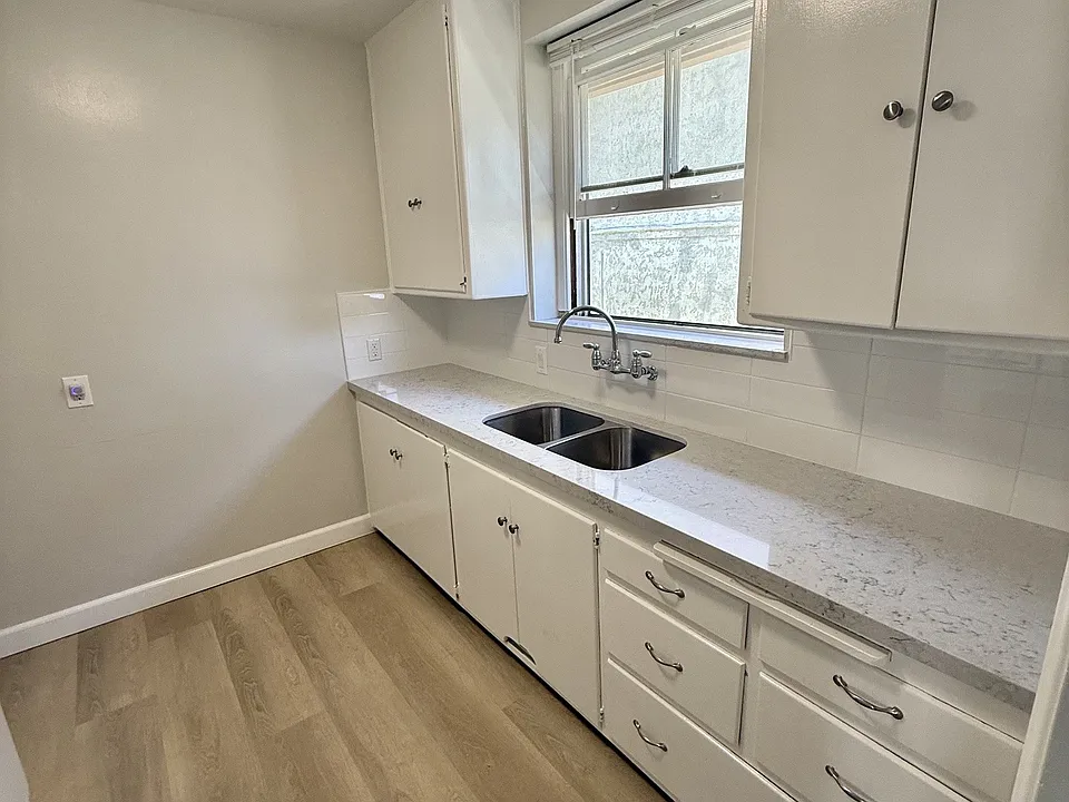 939 Carson St #939