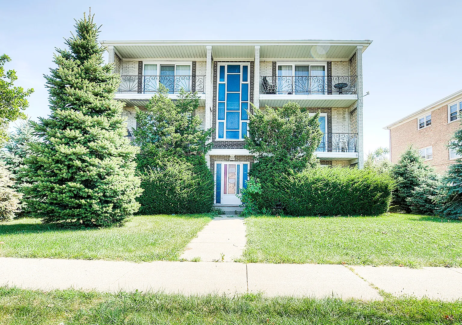 2 bed, 750 sqft, $1,800 — Photo 1