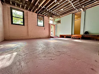 Rented by R New York