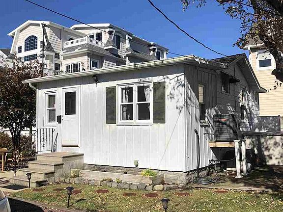 2nd image of 667 22nd St