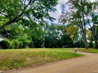 1143 Clearwater Blvd, White Lake, MI