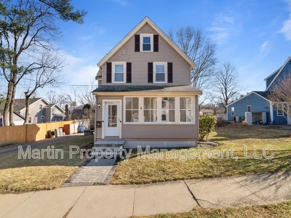 12 Lowell Pl, Waltham, MA 02453