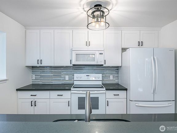 4th image of 595 Newport Way NW #D4