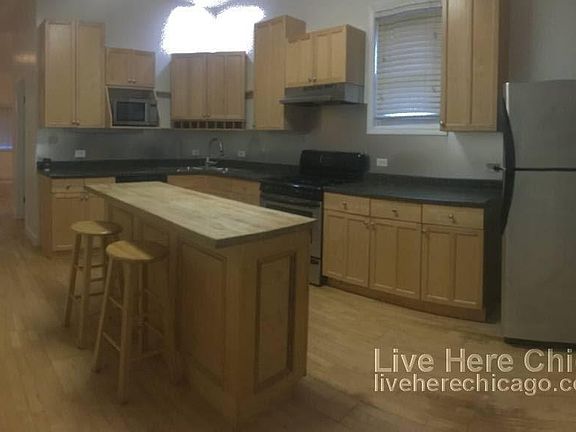 3rd image of 1537 W Barry Ave #2A