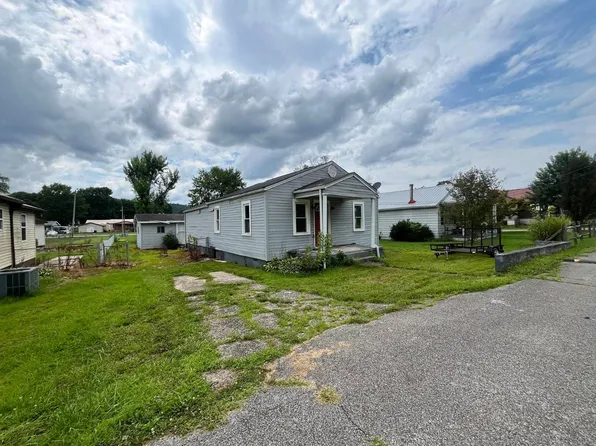 62 Railroad St, Red House, WV 25168