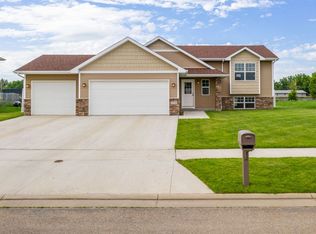 2208 4th Ave SW, Minot, ND 58701