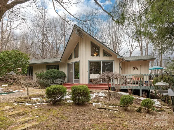 111 Breckenridge Ct, Laurel Park, NC 28739