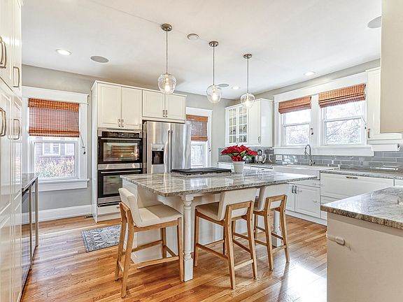 4th image of 85 Arcadia Ave