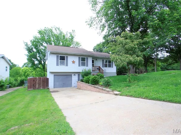 414 E Clement St, De Soto, MO 63020