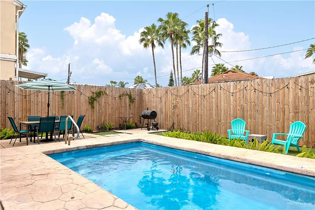 2 bed, 1.0 bath, 800 sqft, $2,000 — Photo 2