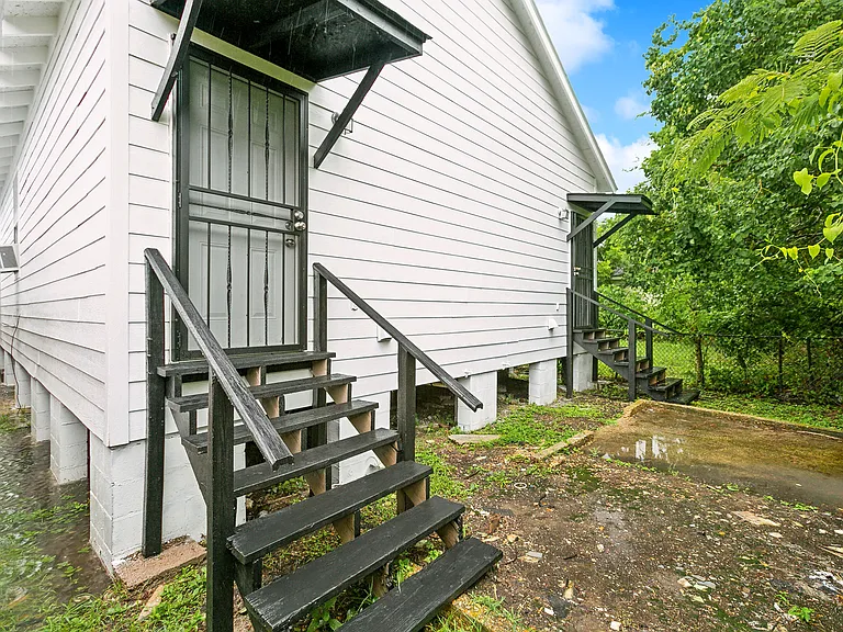2213 Port St — Photo 6