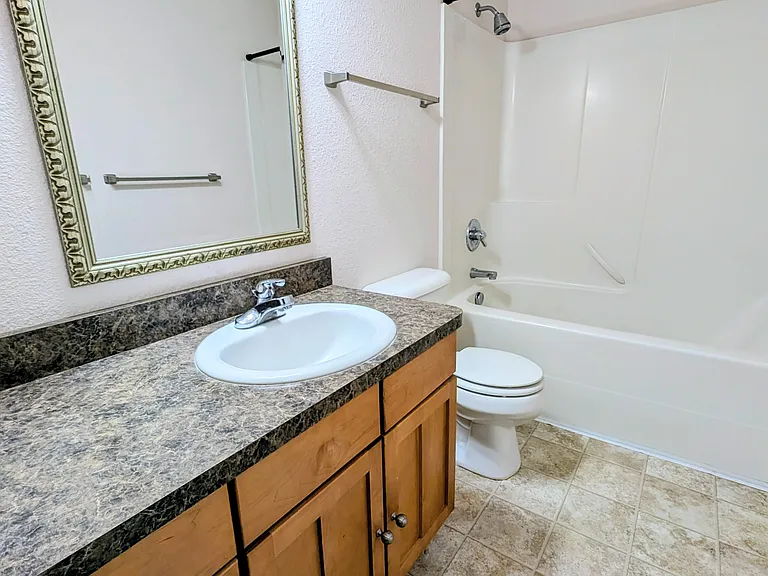 1402 Hall St #B — Photo 14