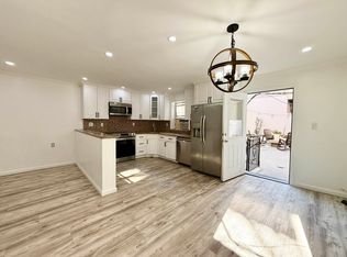 320 S 3rd St #1, Brooklyn, NY 11211