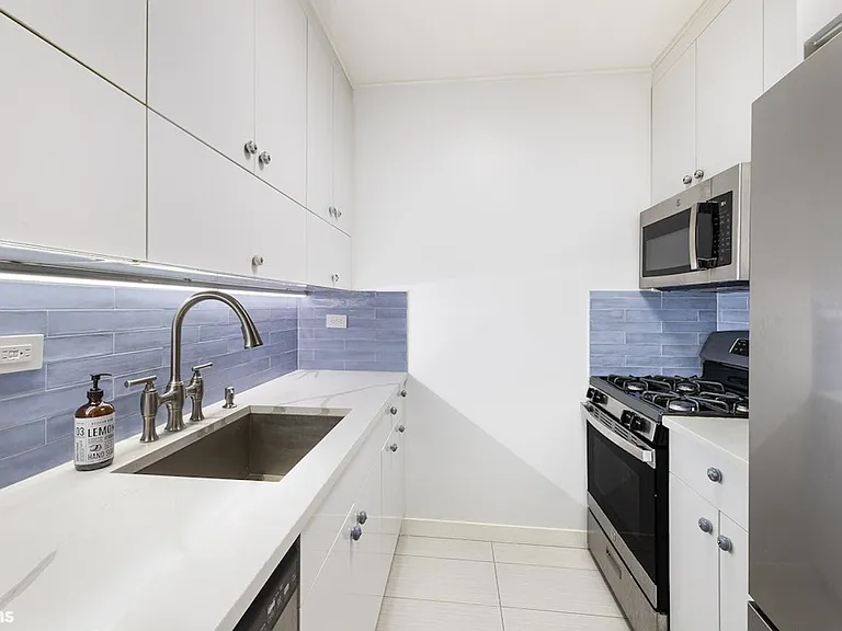 161 W 61st St #5A — Photo 5