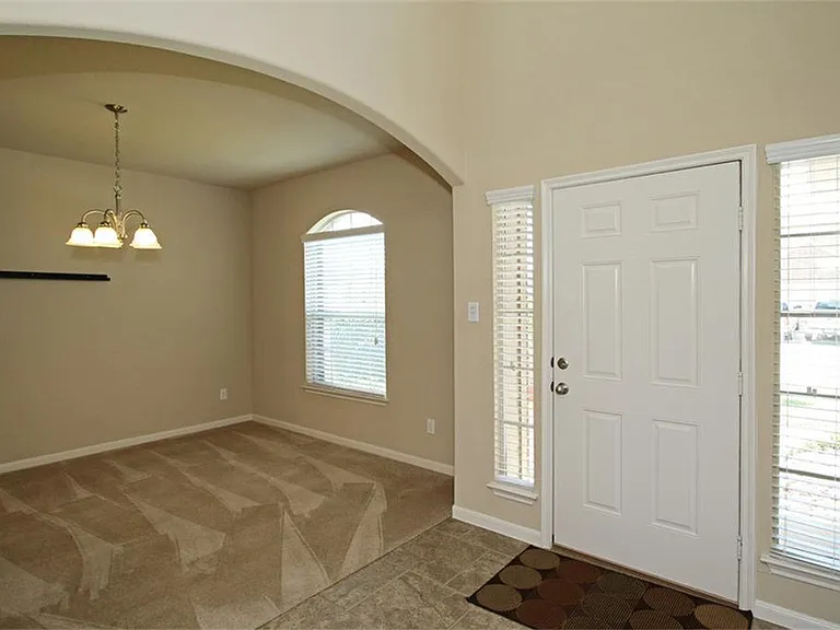 8902 Finnery Dr — Photo 3