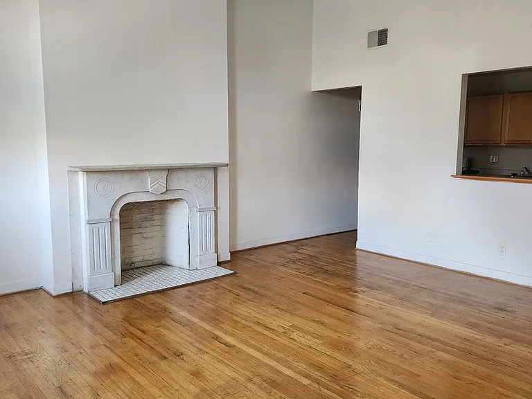 9 W. Preston St — Photo 1