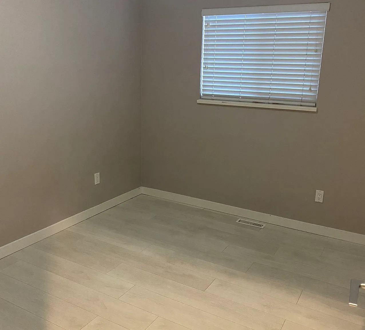 3 bed, 900 sqft, $3,250 — Photo 3