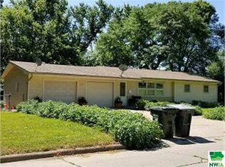 3134 Rebecca St, Sioux City, IA 51103