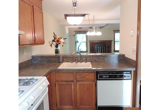 2nd image of 22 Chestnut Ct