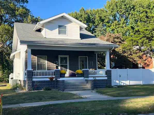 702 E 1st North St, Carlinville, IL 62626