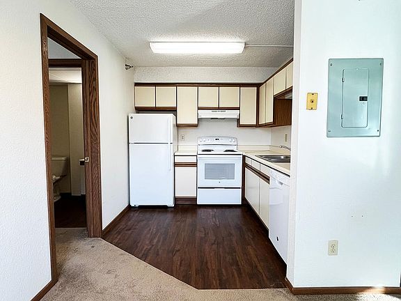 3rd image of 101 Glenwood Ave #203