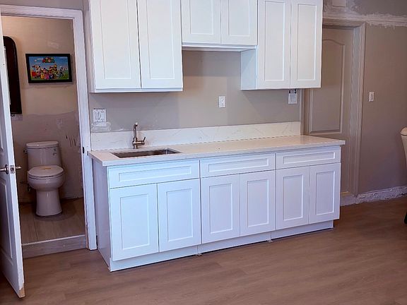 4th image of 23401 Schoenborn St #9