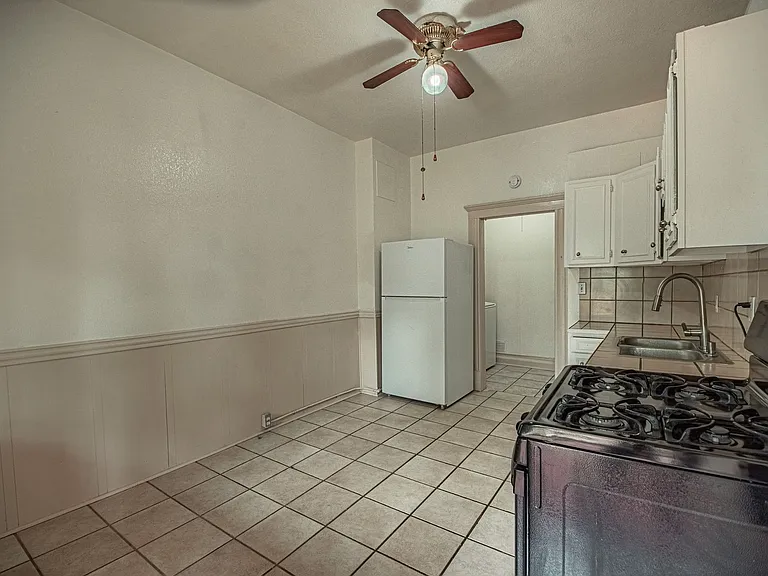207 Midway Ave — Photo 6