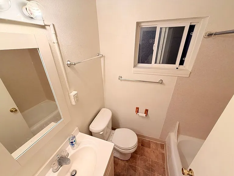 Summit Apartments @ Capitol Hill — Photo 8