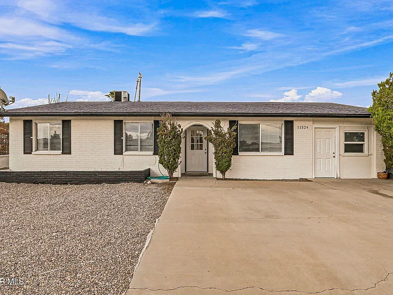 11524 Meadowbrook Dr — Photo 1