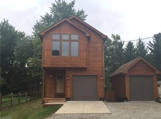 16113 Lakeview Dr, Burton, OH 44021