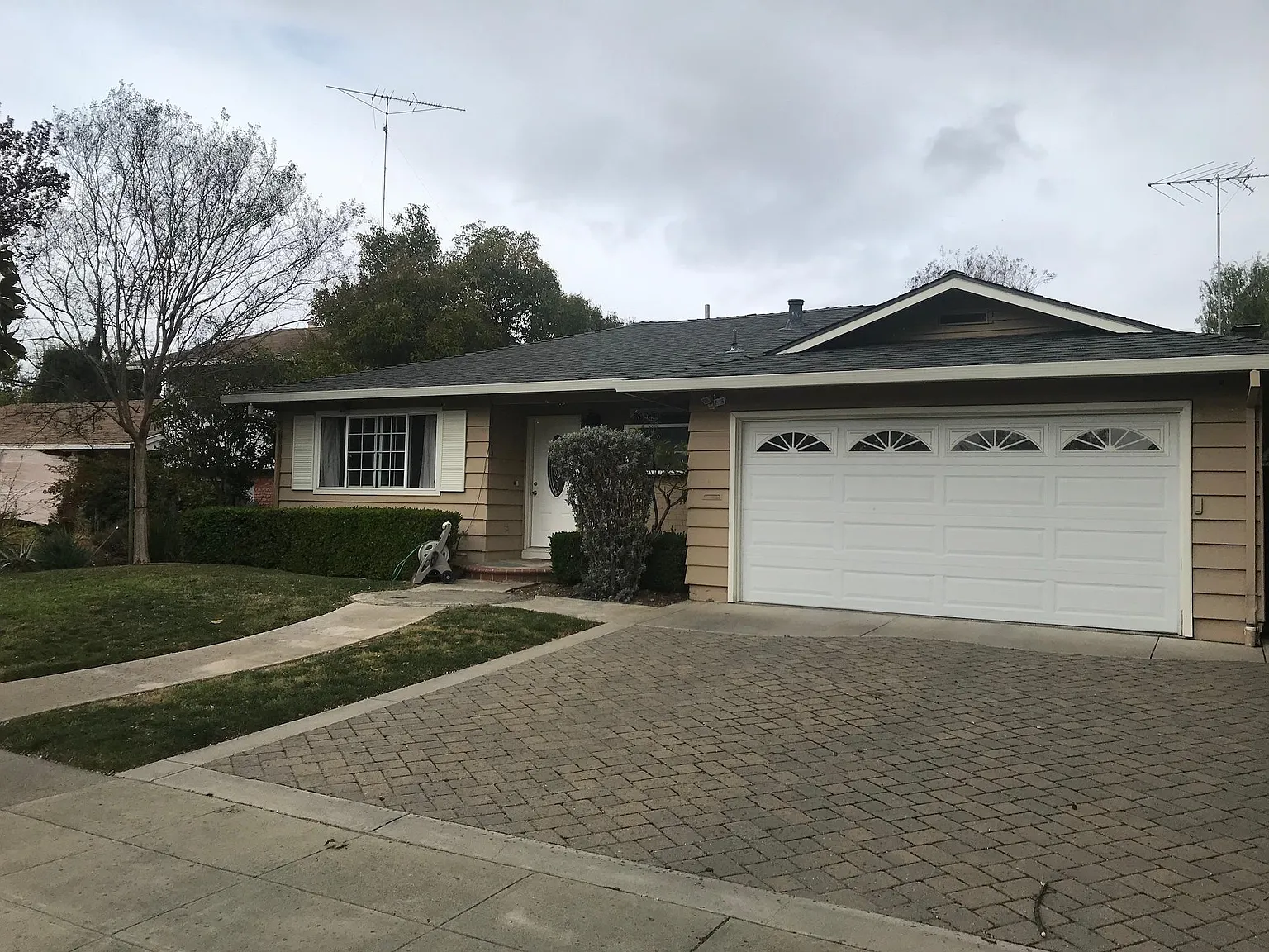 1267 Burkette Dr photo 1