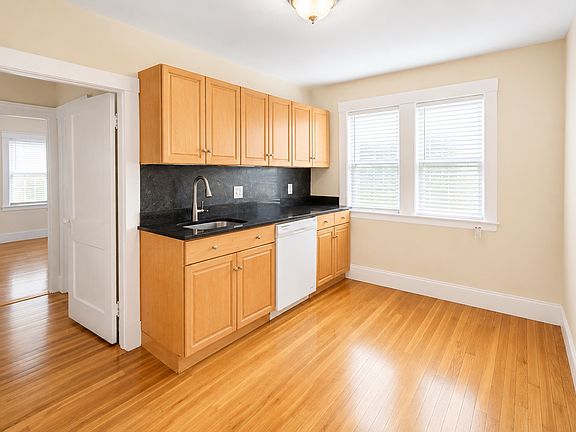 4th image of 136 Spring St APT 3L