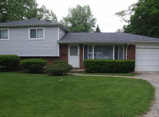 1018 Pfingsten Rd, Glenview, IL 60025