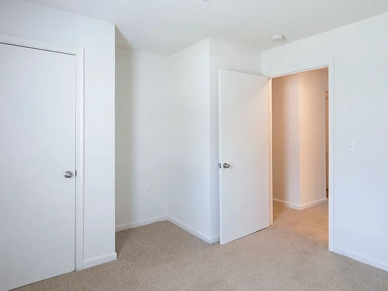 Bridgeport Apartments — Photo 24