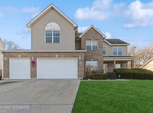 952 Belle Plaine Ave, Gurnee, IL 60031