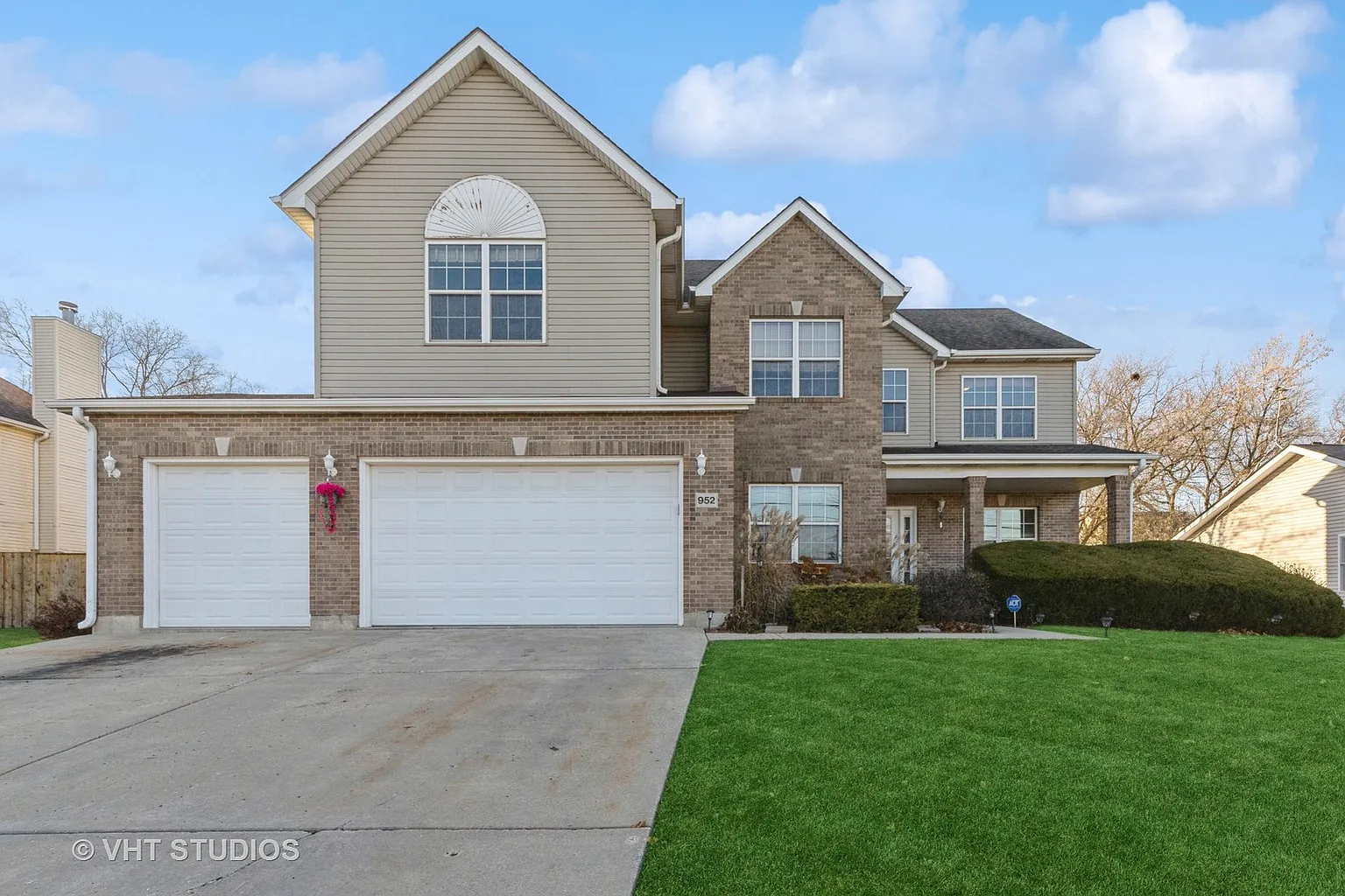 952 Belle Plaine Ave photo 1