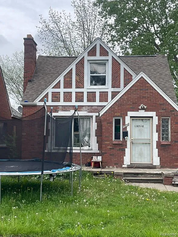 19792 Westphalia St photo 1