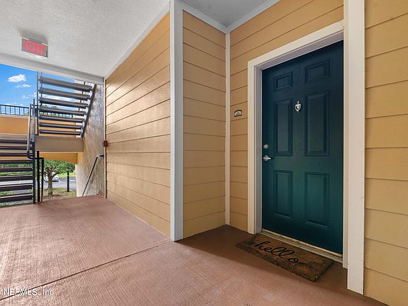 4th image of 8539 GATE Parkway W #1421
