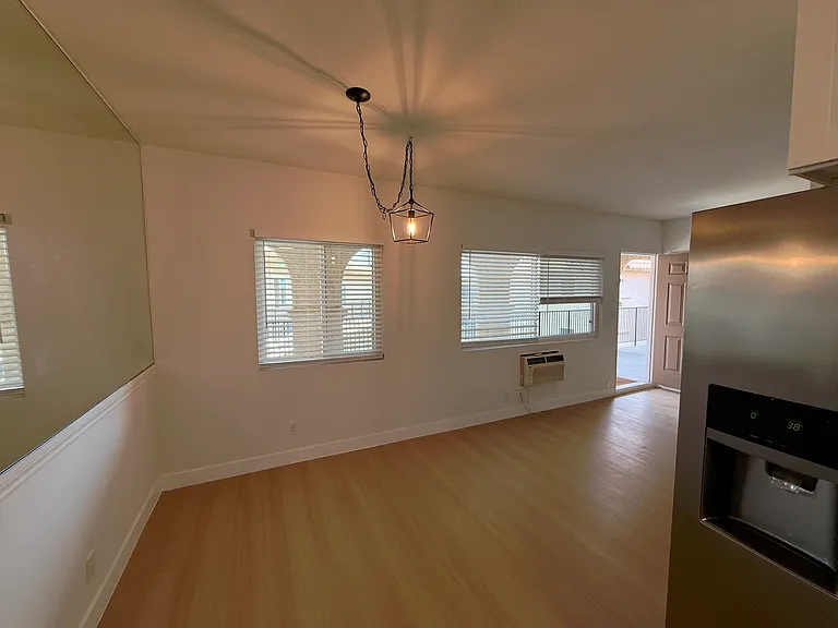 3010 Montrose Ave #29 — Photo 11