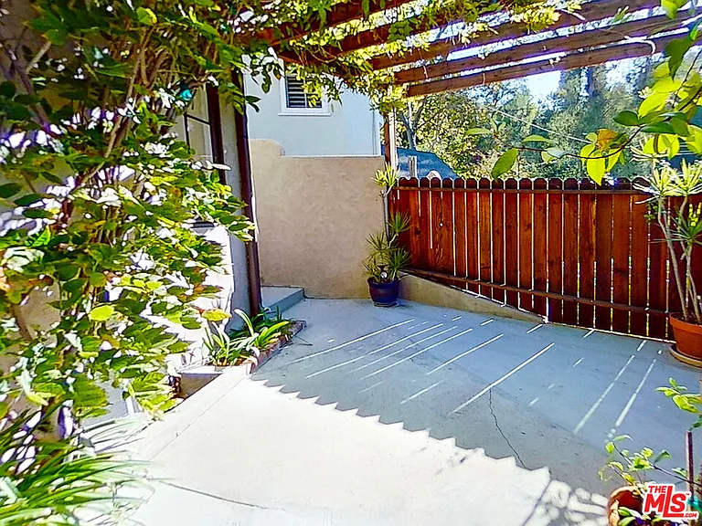 10211 Seabury Ln — Photo 9