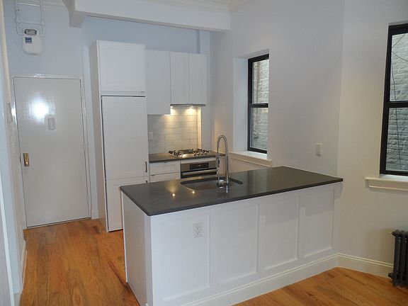 2nd image of 264 Elizabeth St APT 3