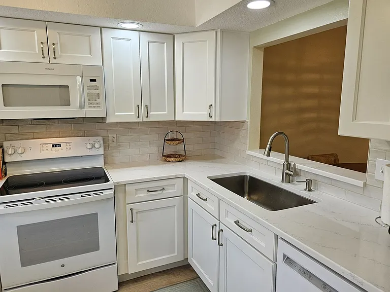 744 Avenida Estancia #144B — Photo 9