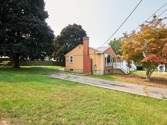 3rd image of 12 Edythe Ln