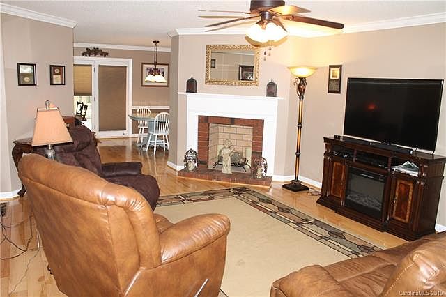 1st image of 1707 Robinwood Rd